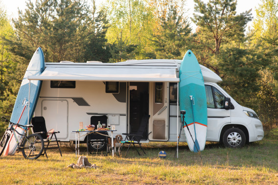 Luifel camper schoonmaken: zo krijg jij je luifel schoon