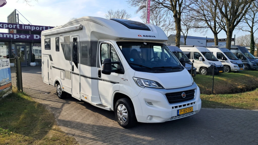 24 Luxe Adria Matrix Axess 670 SL voor 5personen.