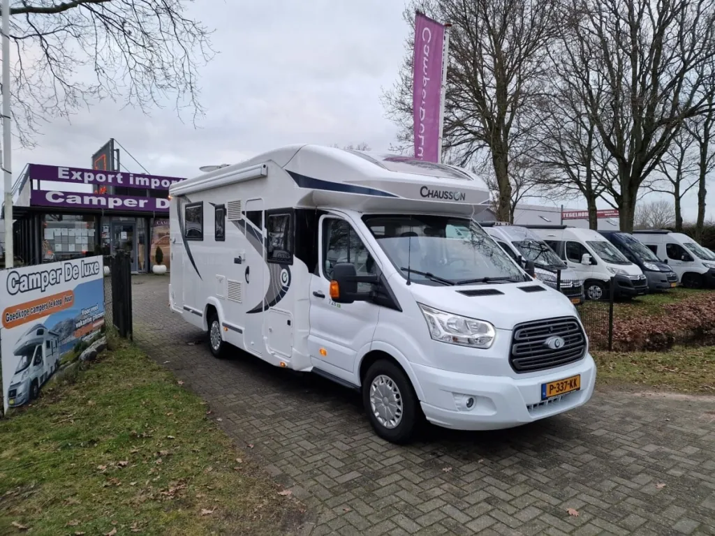 48 Chausson Flash 728EB  met Queens /hefbed en trekhaak.