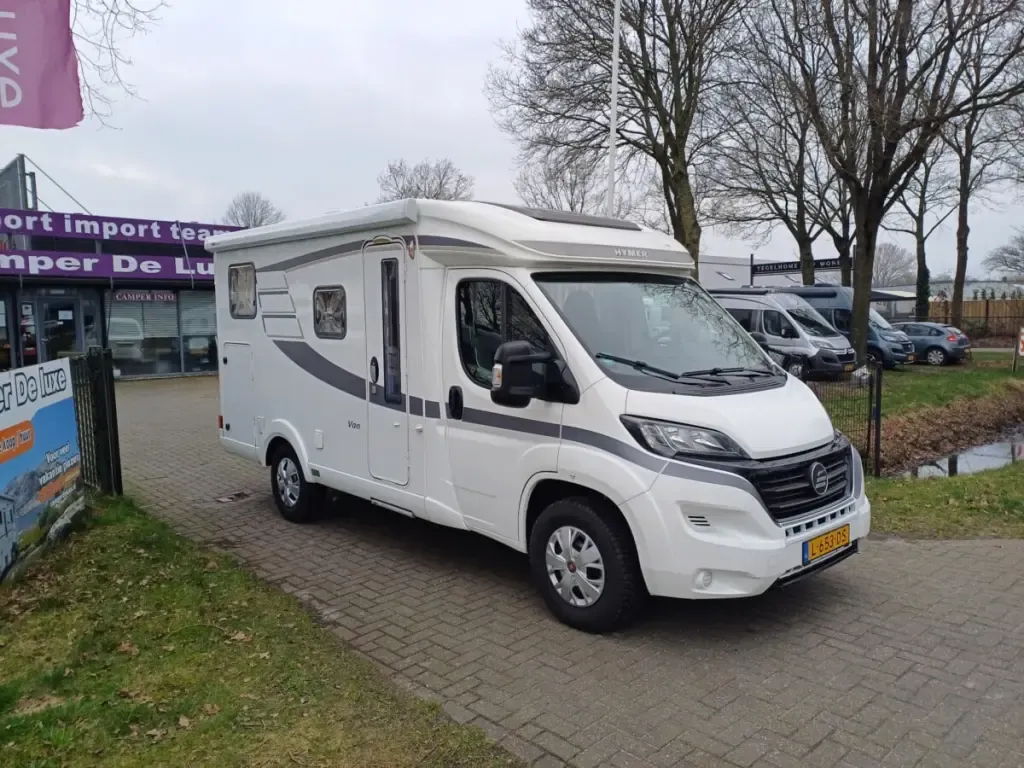 43  Luxe Hymer VAN374 met enkele bedden 150pk!
